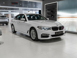 2018 BMW 5 серии 520d xDrive VII (G30/G31/G38), белый, 4250000 рублей, вид 2