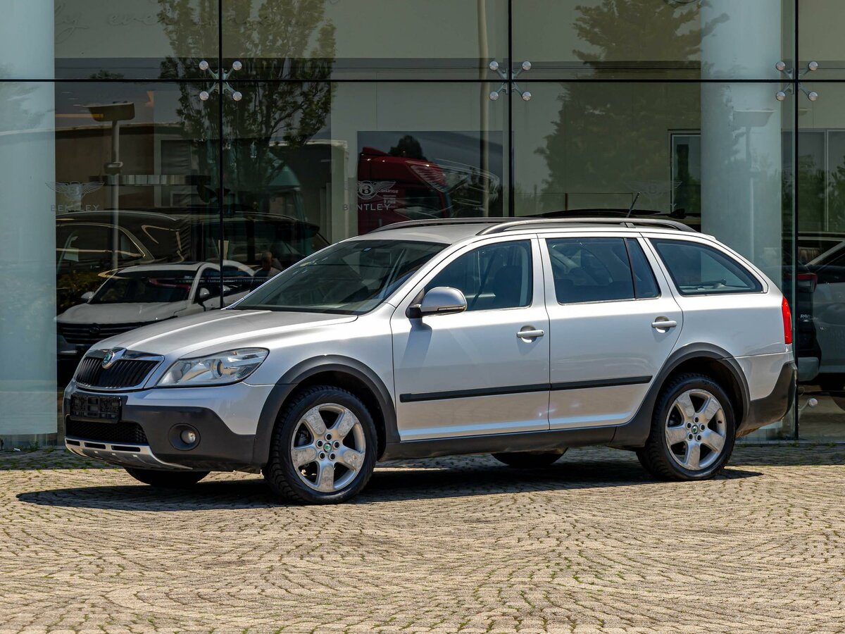 Открыть фотографии: Skoda Octavia II (A5) Рестайлинг