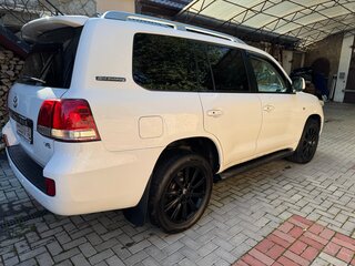 2011 Toyota Land Cruiser 200 Series, белый, 2555555 рублей, вид 2