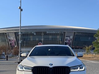 2021 BMW 5 серии 530i xDrive VII (G30/G31/G38) Рестайлинг, белый, 5100000 рублей, вид 4