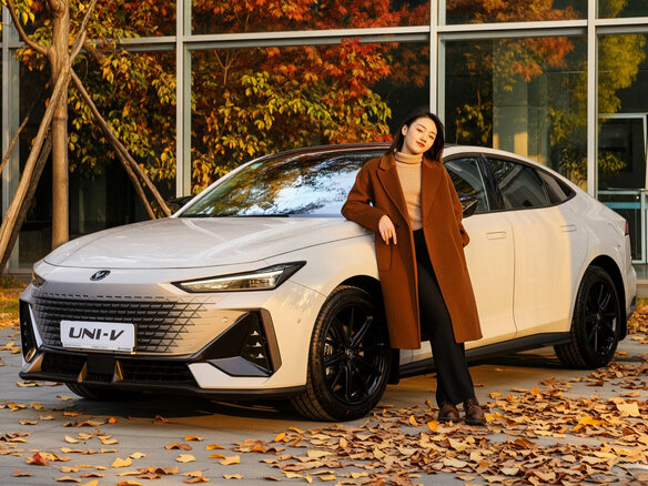 2025 Changan UNI-V I, серый, 3479900 рублей