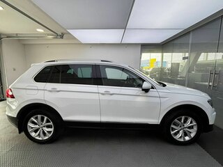 2017 Volkswagen Tiguan II, белый, 2419000 рублей, вид 4