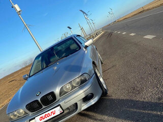 2000 BMW 5 серии 525i IV (E39) Рестайлинг, серебристый, 700000 рублей, вид 3
