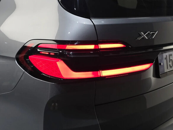 2023 BMW X7 40d I (G07) Рестайлинг, серебристый, 11630000 рублей - вид 12