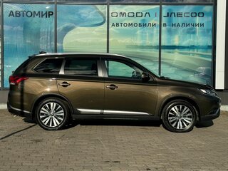 2021 Mitsubishi Outlander III Рестайлинг 3, коричневый, 2405000 рублей, вид 4