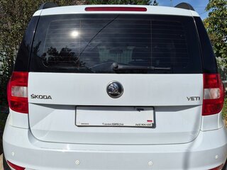 2016 Skoda Yeti I Рестайлинг, белый, 1400000 рублей, вид 4