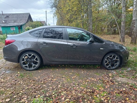 2012 Opel Astra J Рестайлинг, коричневый, 588000 рублей - вид 3