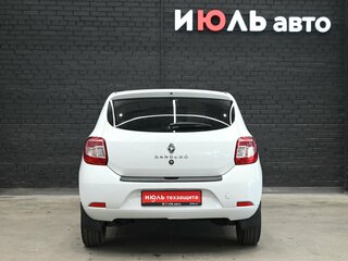 2018 Renault Sandero II Рестайлинг, белый, 800000 рублей, вид 5