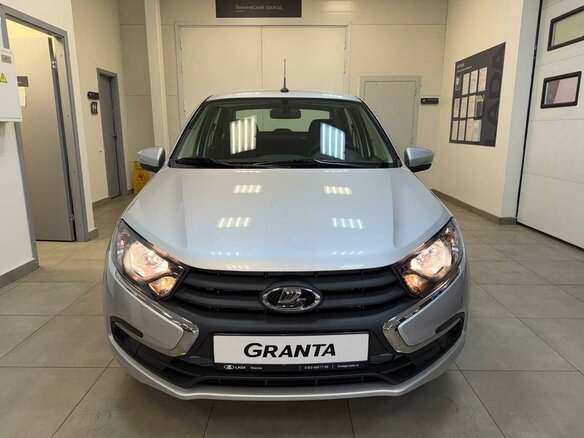 2026 Lada (ВАЗ) Granta I Рестайлинг, серебристый - вид 2