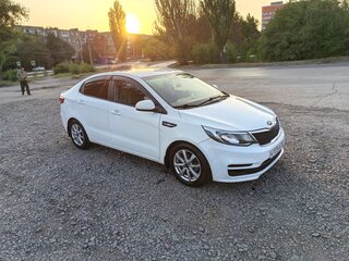 2016 Kia Rio III Рестайлинг, белый, 1080000 рублей, вид 2