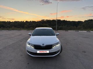 2018 Skoda Octavia III (A7) Рестайлинг, белый, 1690000 рублей, вид 3