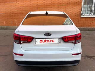 2017 Kia Rio III Рестайлинг, белый, 1200000 рублей, вид 5