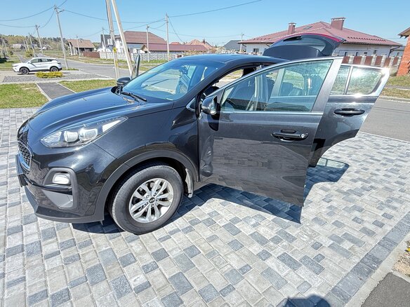 2020 Kia Sportage IV Рестайлинг, чёрный, 1750000 рублей - вид 4