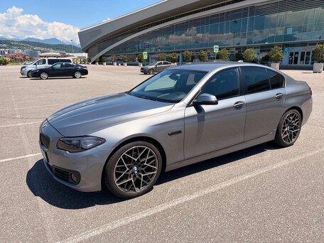 2016 BMW 5 серии 520i VI (F10/F11/F07) Рестайлинг, серый, 2300000 рублей, вид 3