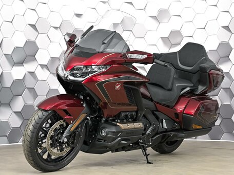 2025 Honda GL 1800 Gold Wing, красный, 3649000 рублей, вид 2