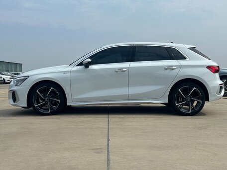 2022 Audi A3 Sportback 35 TFSI IV (8Y), белый, 2443000 рублей, вид 3