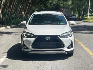 2022 Toyota Yaris L XP150 Рестайлинг, белый, 967010 рублей, вид 1