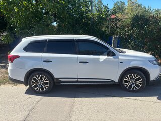 2015 Mitsubishi Outlander III Рестайлинг 2, белый, 1350000 рублей, вид 3