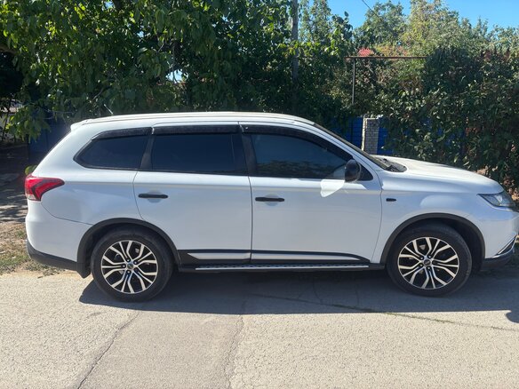 2015 Mitsubishi Outlander III Рестайлинг 2, белый, 1350000 рублей - вид 2