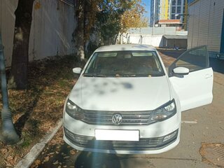 2017 Volkswagen Polo V Рестайлинг, белый, 893000 рублей, вид 3