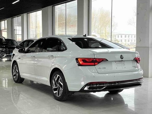2022 Volkswagen Sagitar III Рестайлинг, белый, 1670000 рублей - вид 3