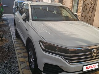 2018 Volkswagen Touareg III, белый, 3820000 рублей, вид 5