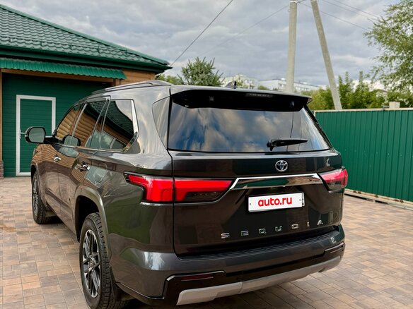 2023 Toyota Sequoia III, серый, 8950000 рублей - вид 5