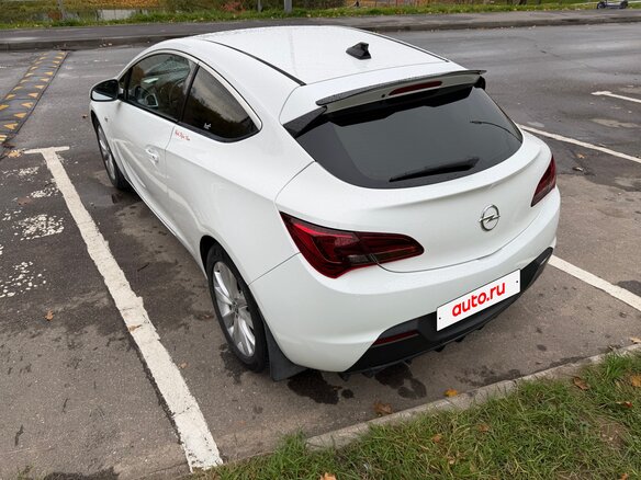 2013 Opel Astra GTC J Рестайлинг, белый, 950000 рублей - вид 10