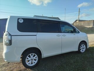 2008 Toyota Voxy II (R70), белый, 959000 рублей, вид 2