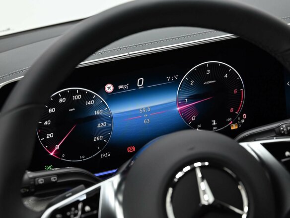 2026 Mercedes-Benz V-Класс Extra Long 300 d экстра длинный III (W447) Рестайлинг 2, чёрный, 13900000 рублей - вид 18