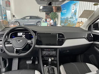 2026 Jetta VS7 I Рестайлинг 2, серый, 2050700 рублей, вид 4