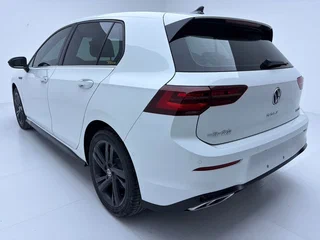 2023 Volkswagen Golf VIII, серый, 1925000 рублей, вид 4