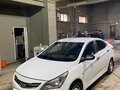 2016 Hyundai Solaris I Рестайлинг, белый, 680000 рублей - вид 2
