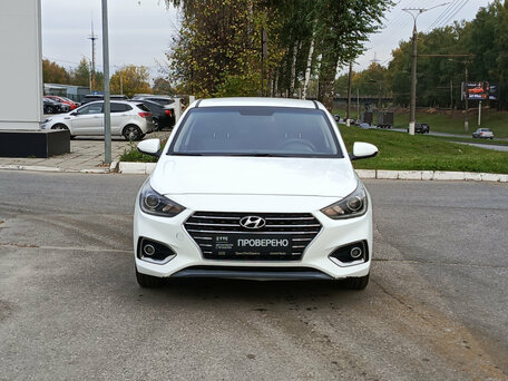 2018 Hyundai Solaris II, белый, 899000 рублей, вид 2