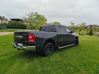 2024 Ram 1500 Crew Cab V Рестайлинг, серый, 5909981 рублей, вид 4