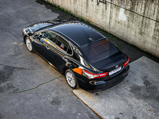 2020 Toyota Camry VIII (XV70), чёрный, 3049999 рублей, вид 3