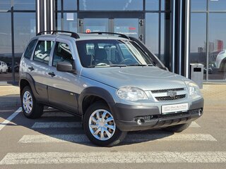 2016 Chevrolet Niva I Рестайлинг, серебристый, 555000 рублей, вид 3