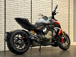 2026 Ducati Diavel V4, белый, 4550000 рублей, вид 3