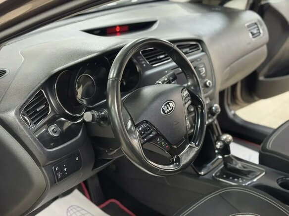 2012 Kia Ceed II, коричневый, 720000 рублей - вид 9