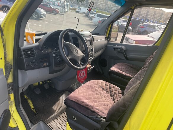 2013 Mercedes-Benz Sprinter, жёлтый, 1350000 рублей - вид 2