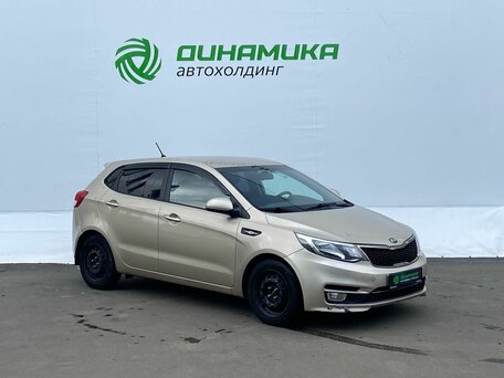 2015 Kia Rio III Рестайлинг, бежевый, 725000 рублей, вид 3