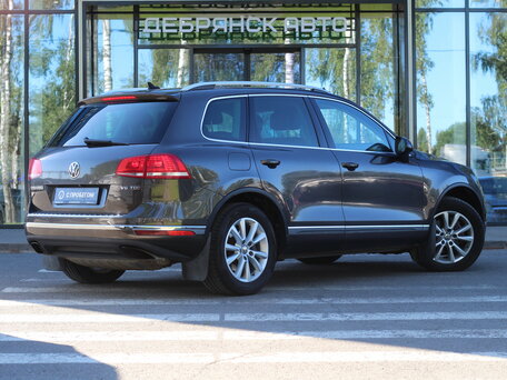 2017 Volkswagen Touareg II Рестайлинг, коричневый, 3630000 рублей, вид 3