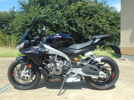 2022 Aprilia Tuono 660, чёрный, 1050000 рублей, вид 1