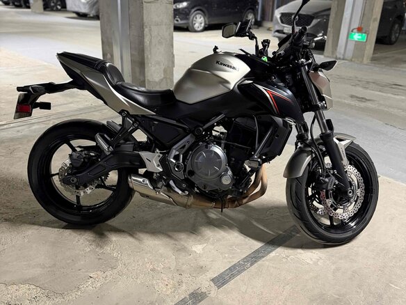 2017 Kawasaki Z 650, серебристый, 550000 рублей