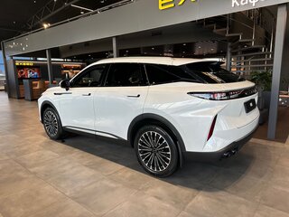 2025 Exeed RX, белый, 5460000 рублей, вид 4