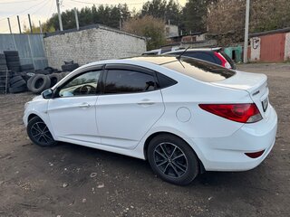 2013 Hyundai Solaris I, белый, 570000 рублей, вид 4
