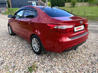 2013 Kia Rio 5-speed III, красный, 800000 рублей, вид 4