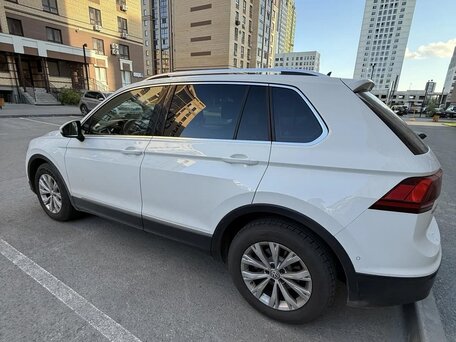 2017 Volkswagen Tiguan II, белый, 2800000 рублей, вид 3