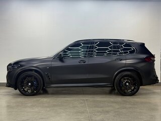 2020 BMW X5 M50i IV (G05/G18), чёрный, 6690000 рублей, вид 5