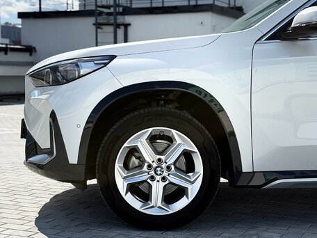 2024 BMW X1 Long 20Li sDrive III (U11/U12), белый, 2910000 рублей, вид 5